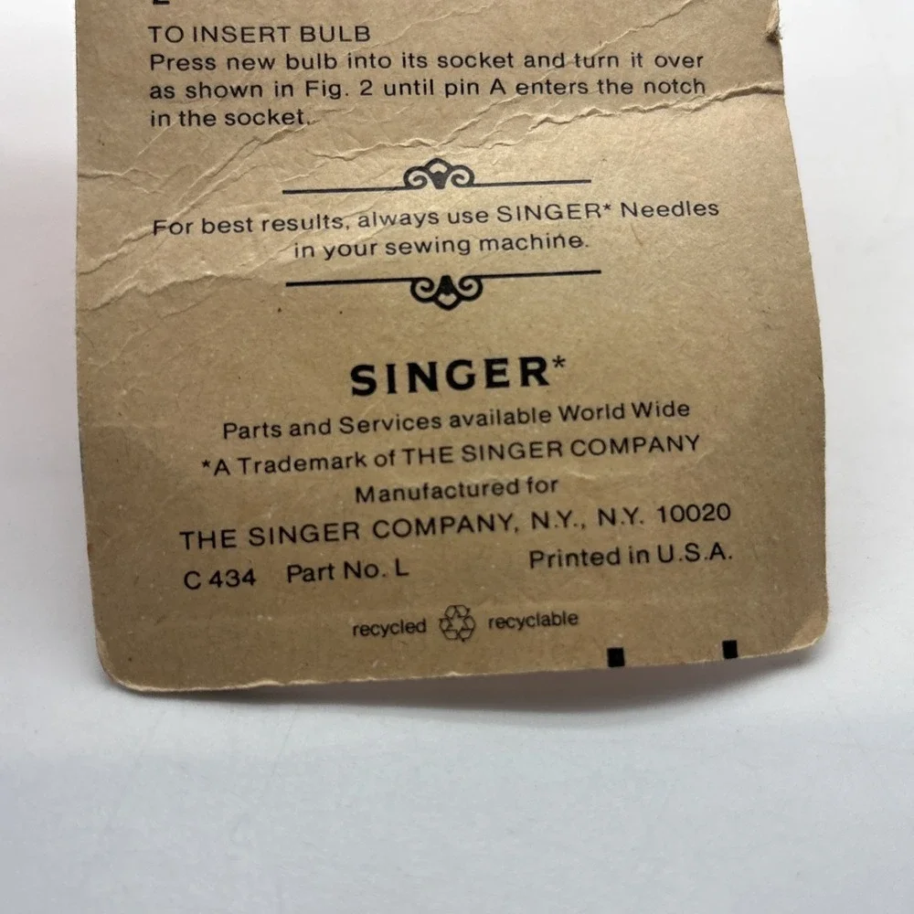Singer Sewing Machine LIGHT BULB Style L 15w 120v Push In Socket Vintage NOS
